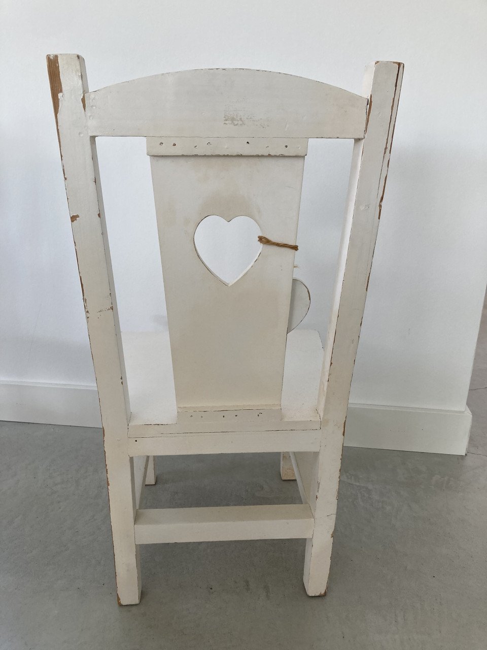 Te koop: 2 'hart'stikke schattige kinderstoeltjes