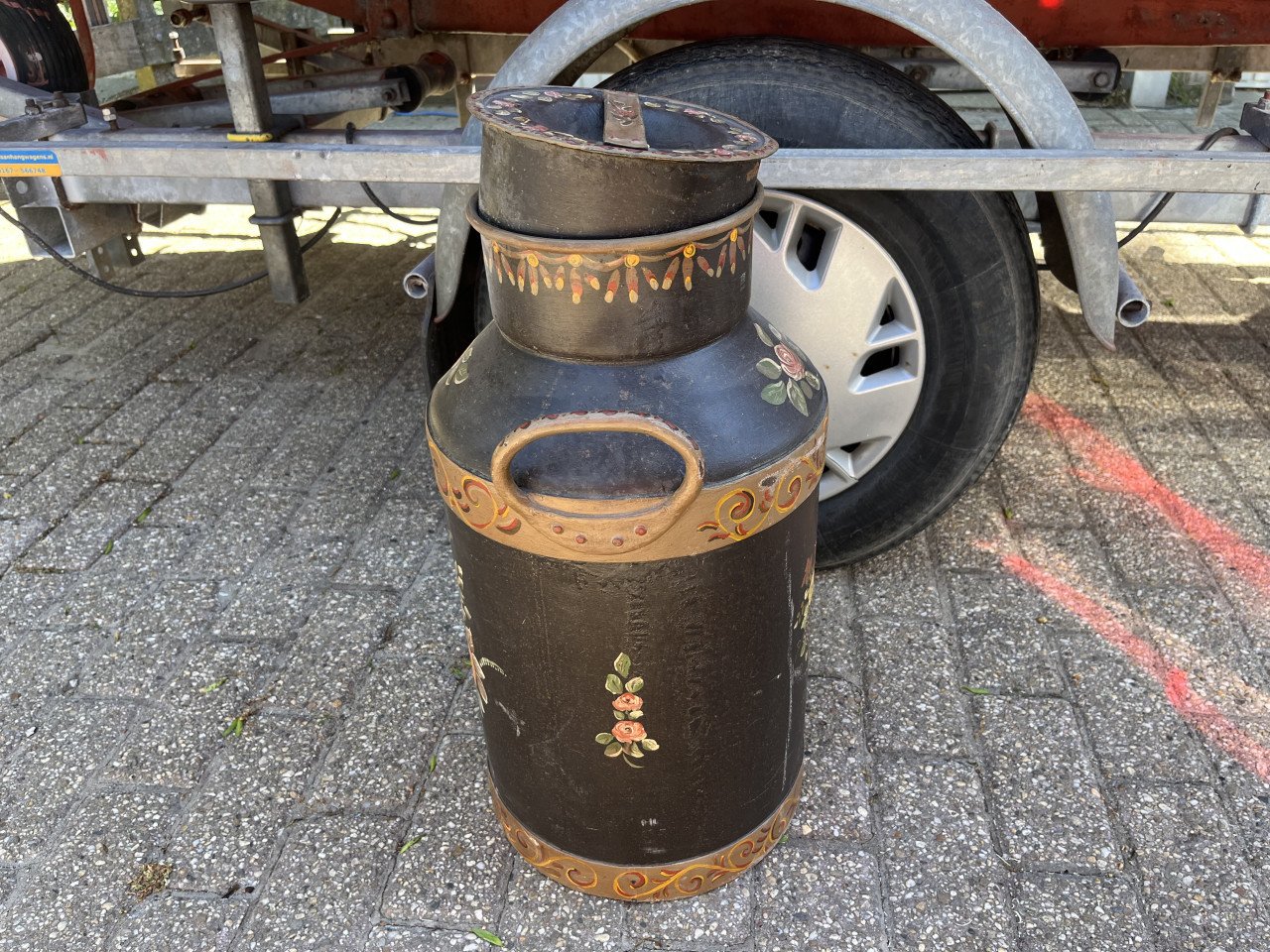 Melkbus beschilderd