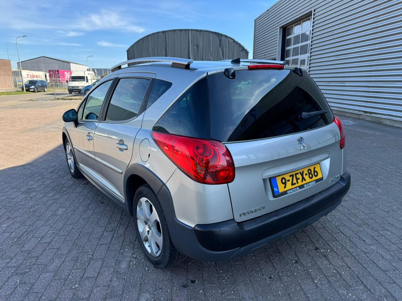 Peugeot 207 bj 2008 2250 euro