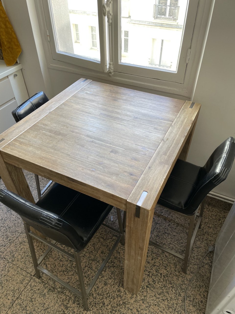 Tafel hoog en barkrukken