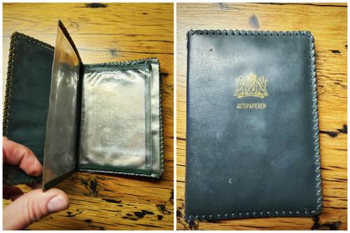 Lederen mapje voor autopapieren