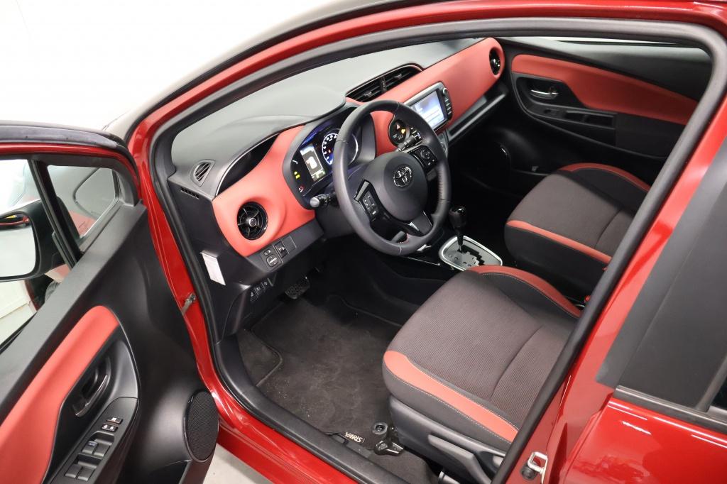 Toyota Yaris 1.5 hyb. bi-tone