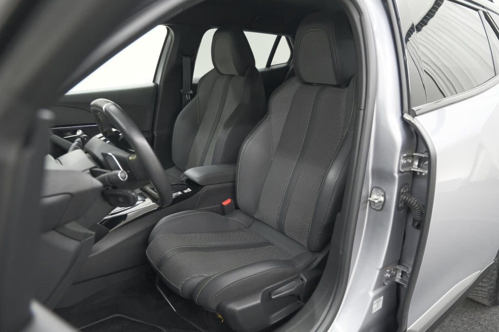 Peugeot 2008 puretech 130 eat8 gt | 360 camera | adaptieve cruise control |