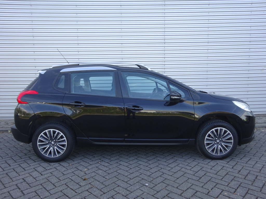 Peugeot 2008 1.2 puretech active panoramadak / trekhaak / navigatie