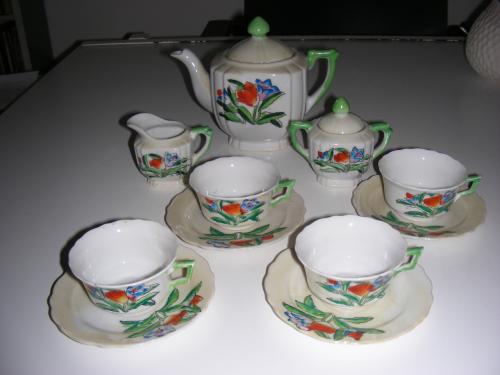 Oud kinderservies