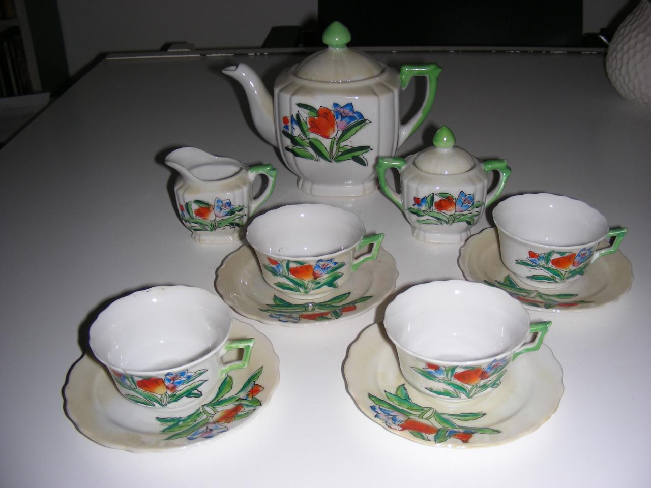 Oud kinderservies