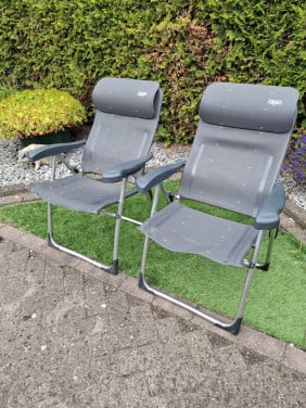 Twee tuinstoelen Crespo