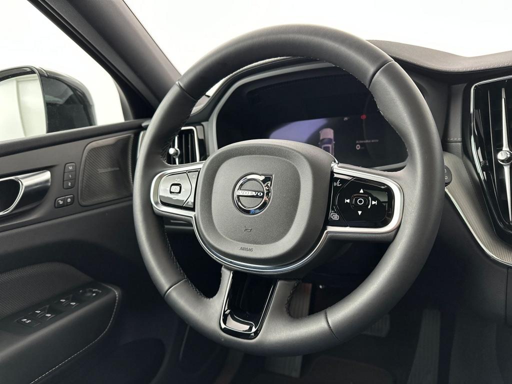 Volvo XC60 t6 398pk recharge ultra dark| pano| luchtvering| hud| 360camera