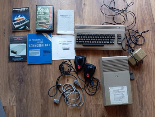 Commodor 64+ datasette + toebehoren