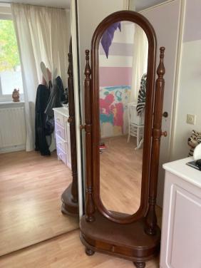 Antieke staande spiegel