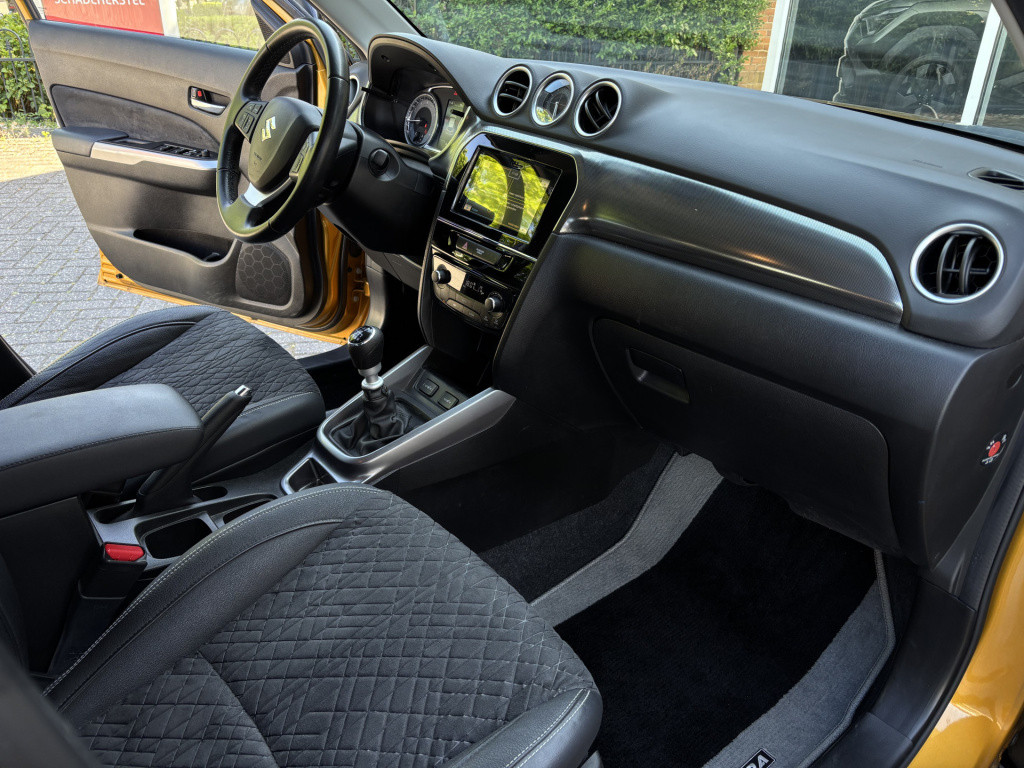 Suzuki Vitara 1.4 boosterjet style smart hybrid