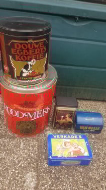 Vintage voorraadbussen en busjes