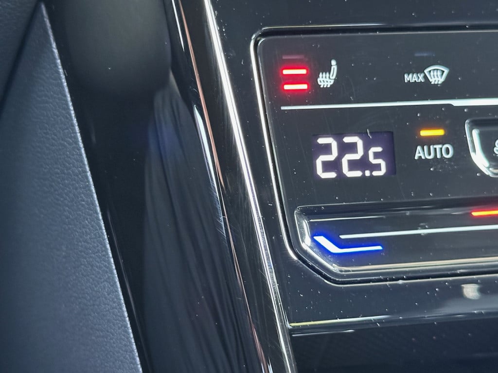 Volkswagen T-roc 1.5 tsi 150pk dsg r-line | camera | keyless | carplay | le