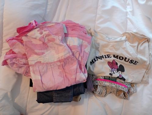 Roze rok blauwe legging twee spijkerbroeken