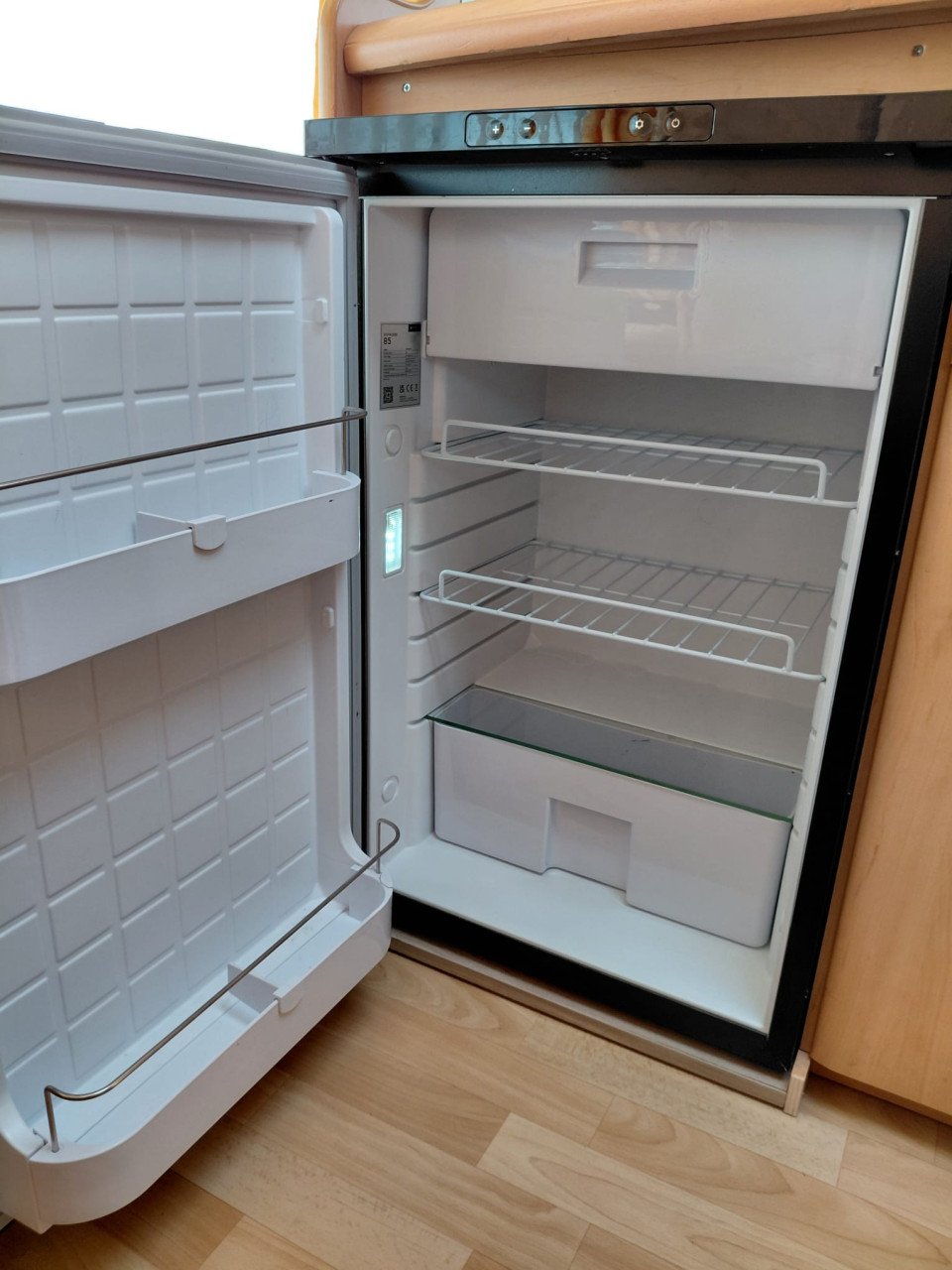Hobby 400 SF (2001) met voortent en luifeltje