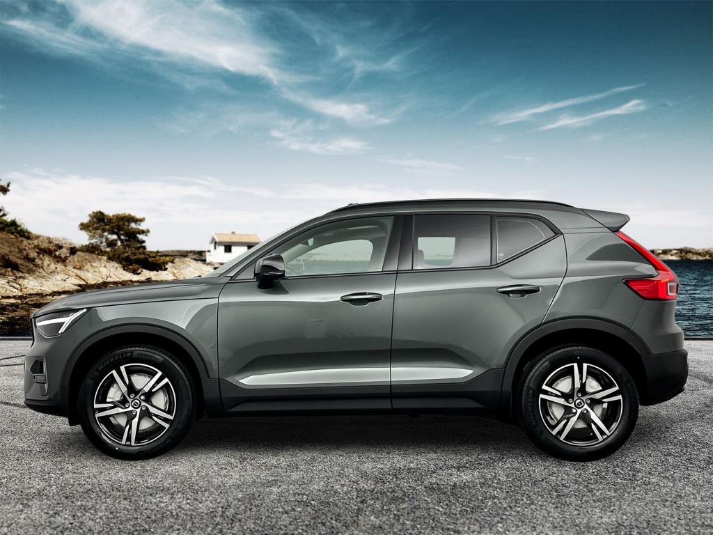 Volvo XC40 b4 gt plus dark pano