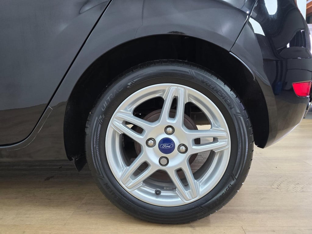 Ford Fiesta occasion titanium uitvoering met cruisecontrol en bluetooth | t