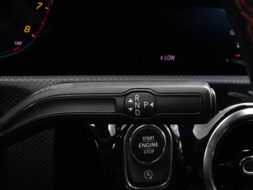 Mercedes-Benz A-Klasse 180 business solution amg | pano | widescreen
