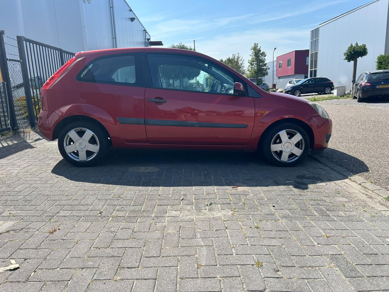 Ford Fiesta 1.4-16V Futura Veel Voor Weinig! APK tot 04-10-26