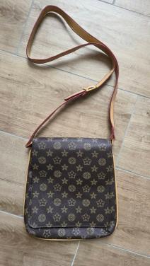 ✨️Schoudertas / crossbody tas met rits en magnetische knoop.