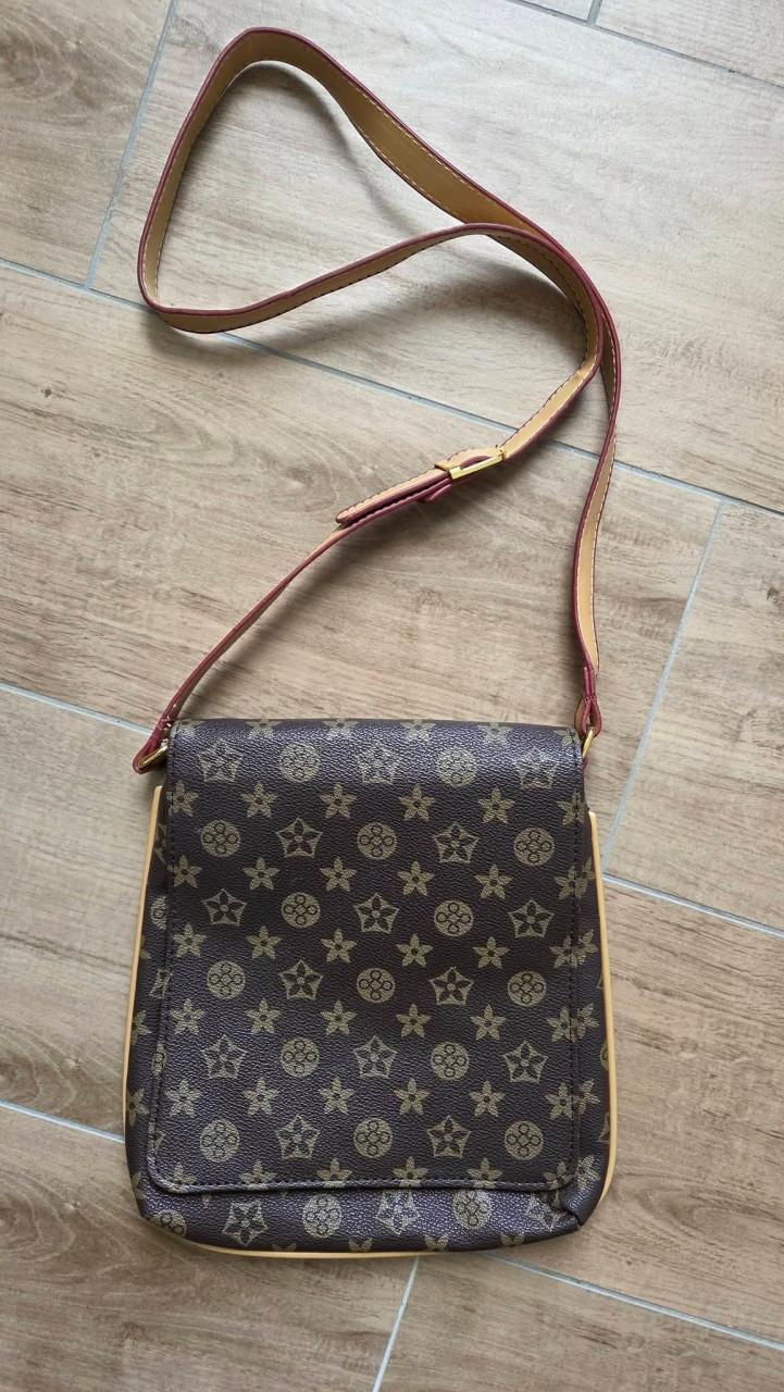 ✨️Schoudertas / crossbody tas met rits en magnetische knoop.