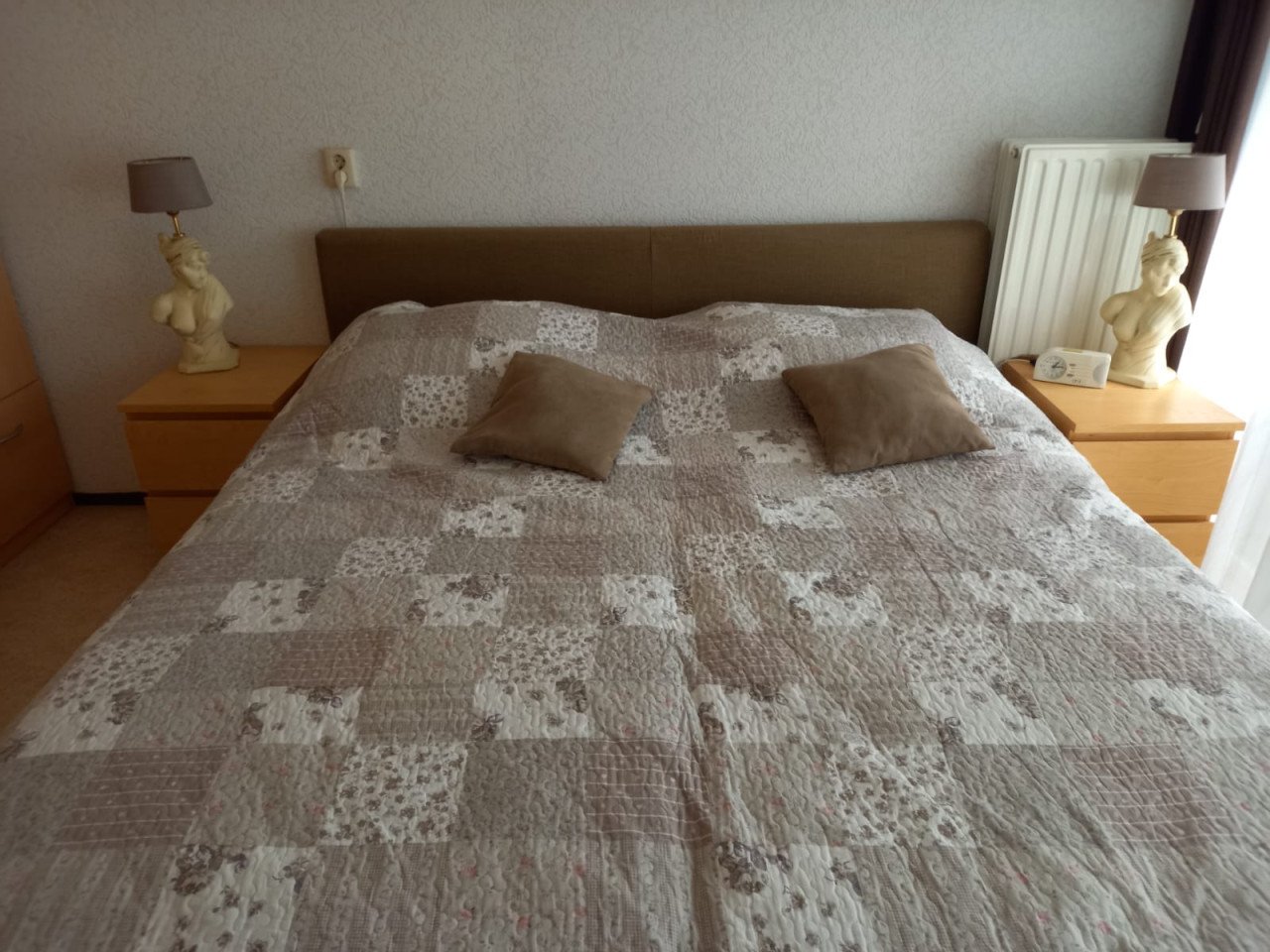Complete slaapkamer met electrisch bed