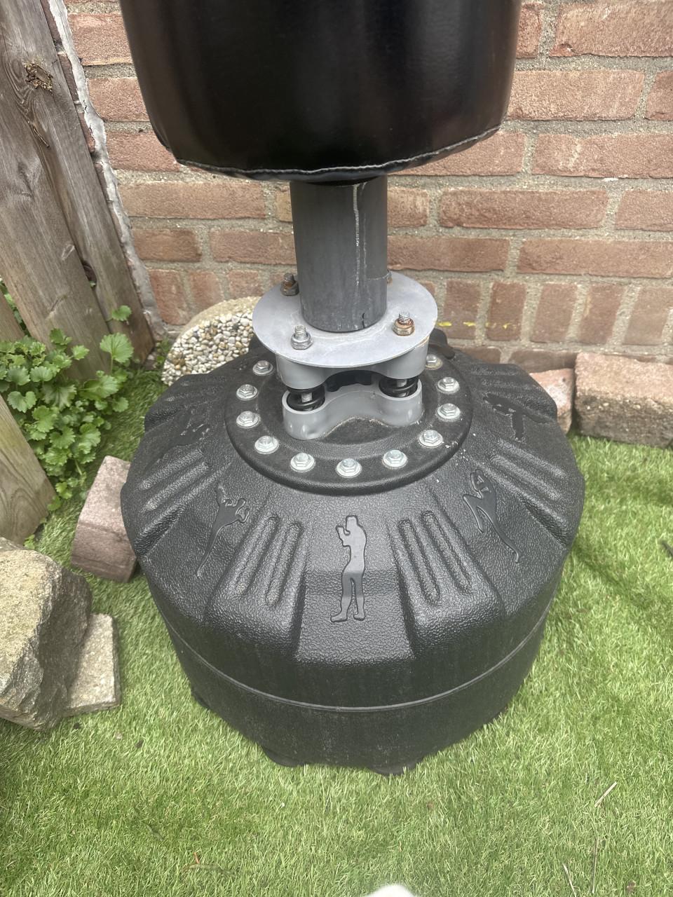 Physionics bokszak staande met grote voet