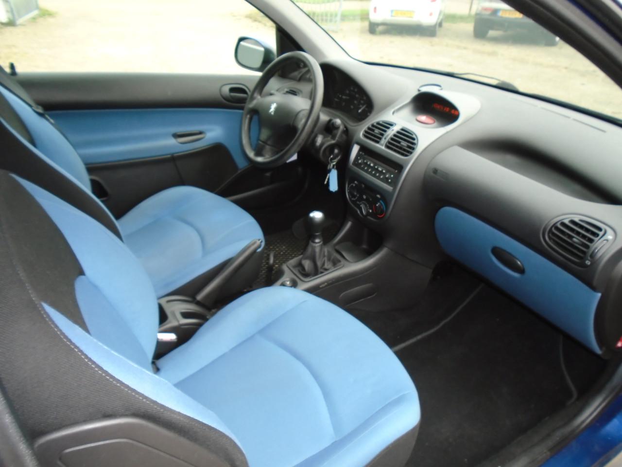 Peugeot 206 1.4i  nwe APK