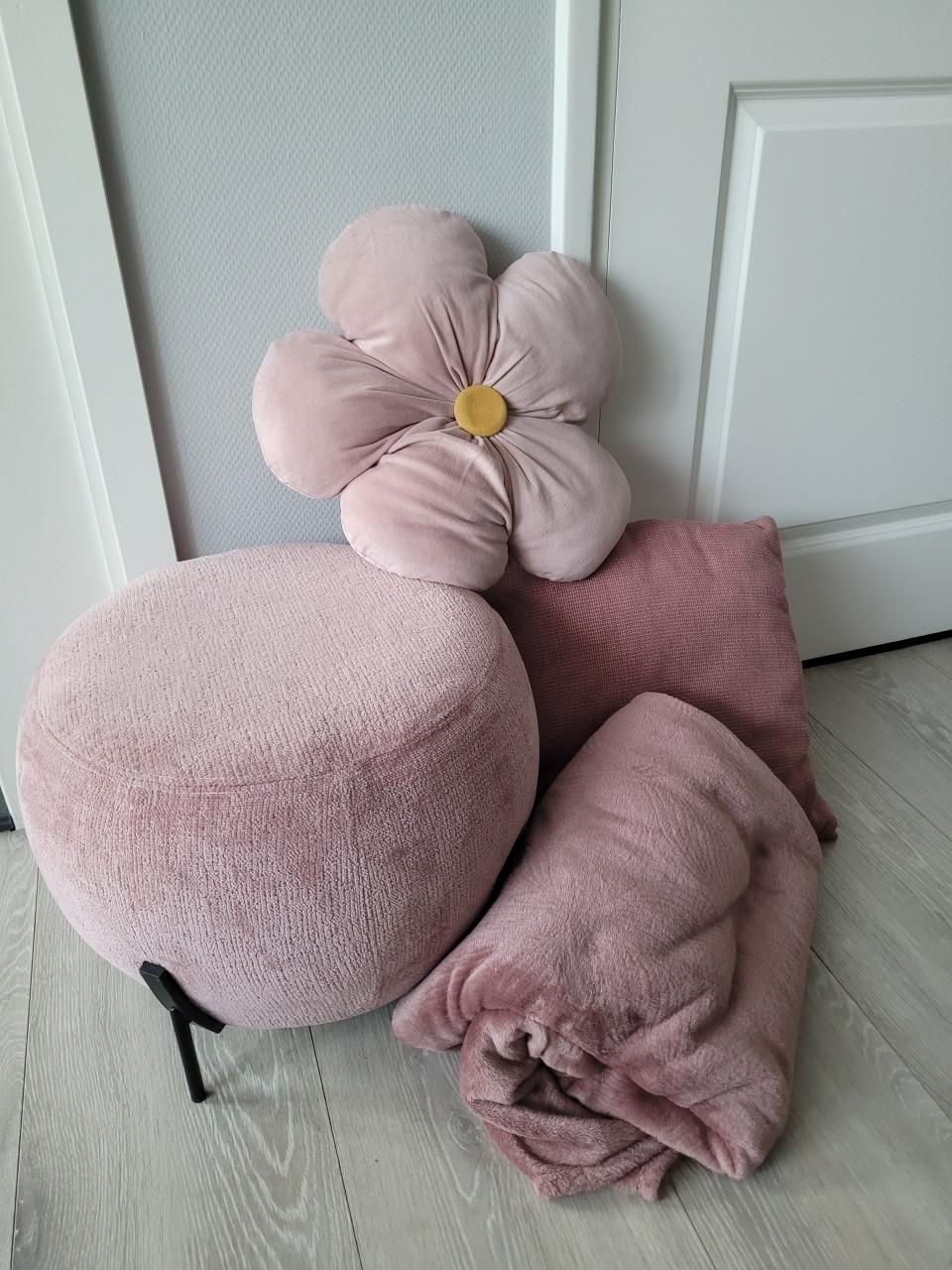 Mooie roze poef