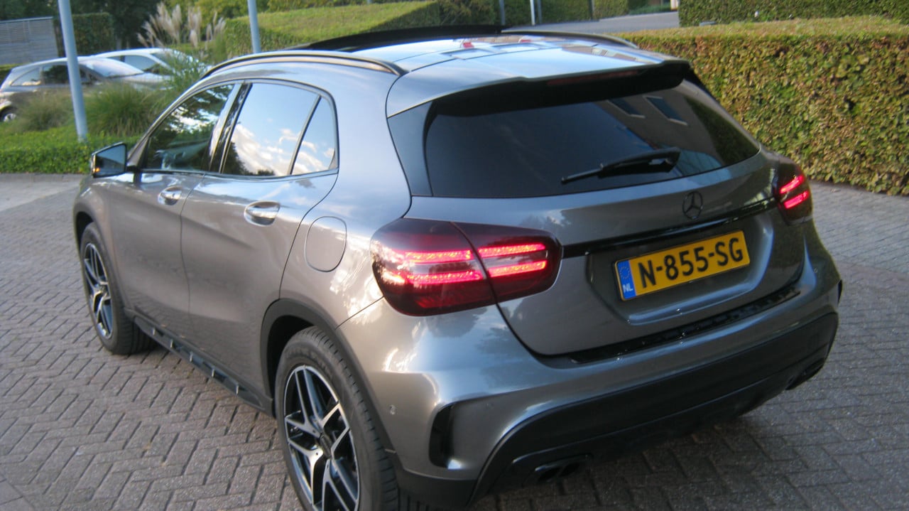 TE KOOP MERCEDES GLA 250  4MATIC MET WEINIG KM 27500 EURO