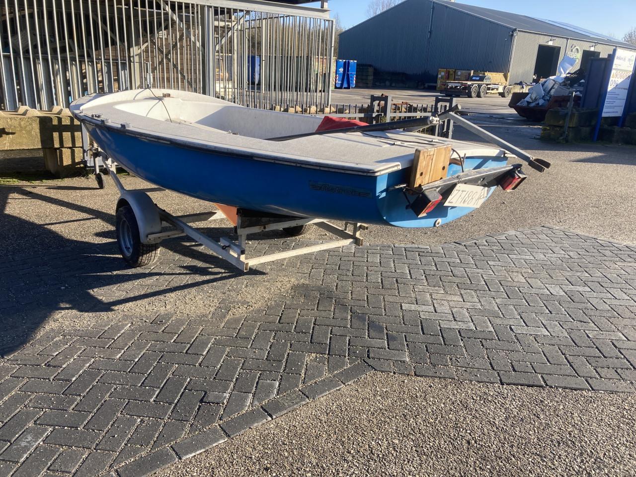 Open polyester zeilboot