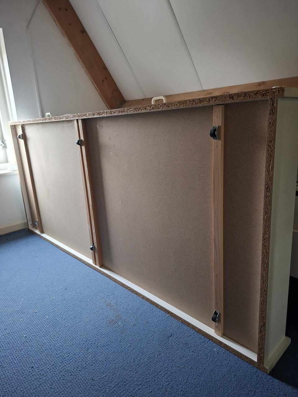 La voor onder bed