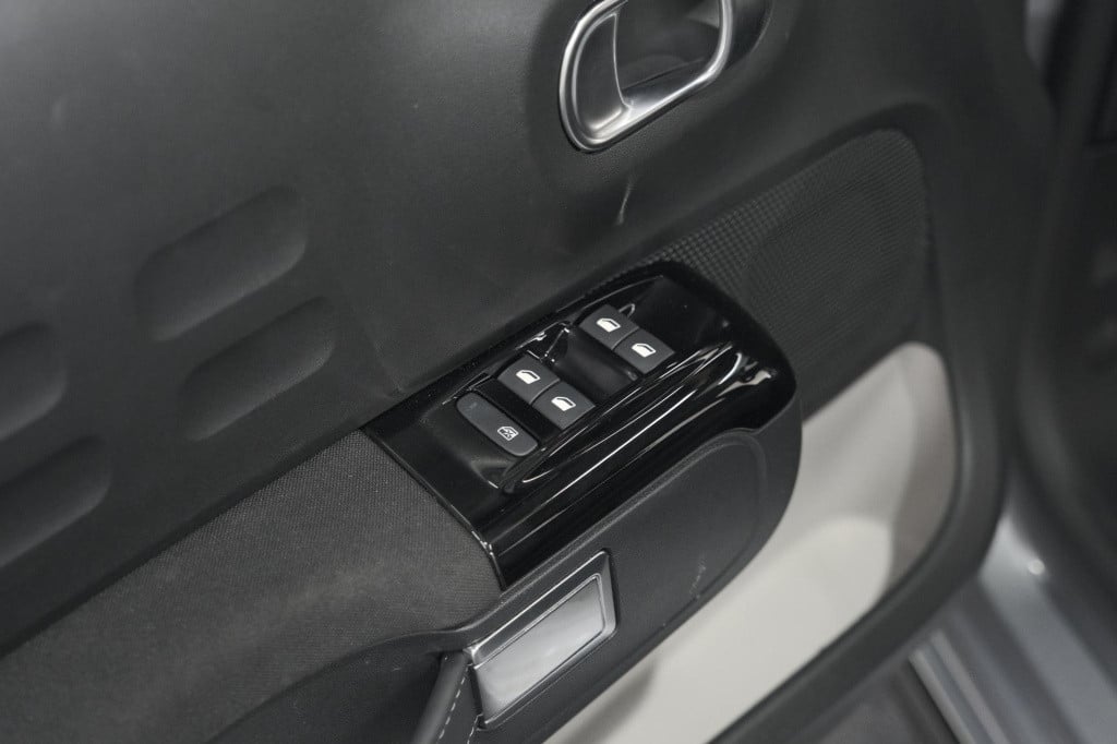 Citroen C3 puretech 110 eat6 max | camera | parkeersensoren | navigatie | a