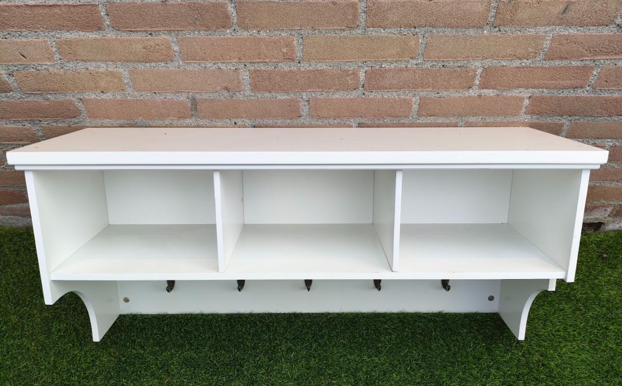 Mooie kapstok met veel opbergruimte