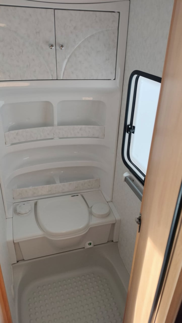 Hobby 460 (2003) met mover en voortent