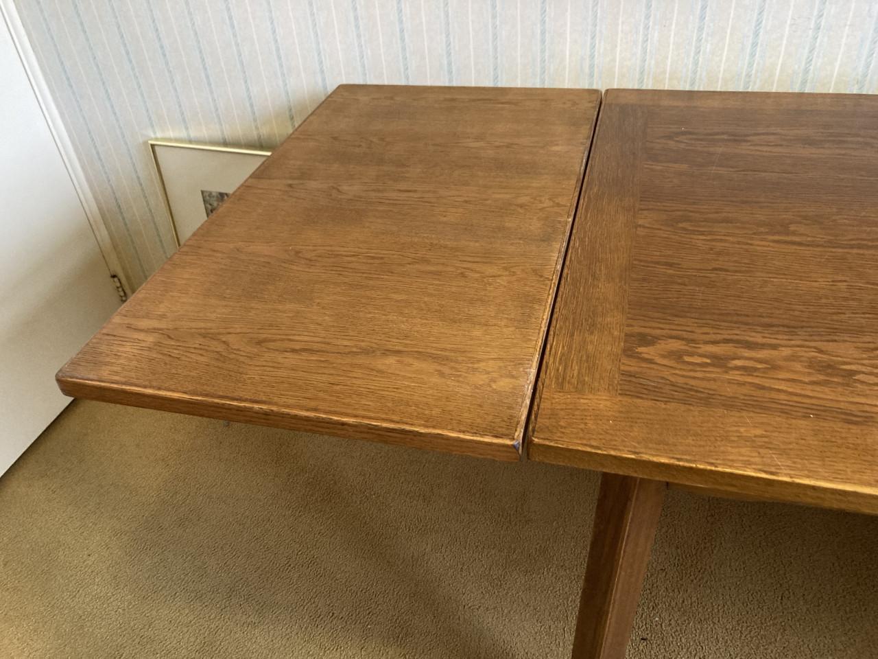 Eiken tafel