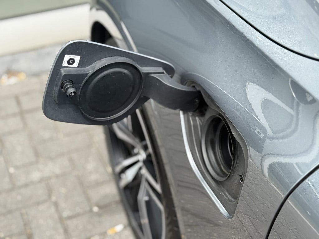 Volvo V60 t6 340pk recharge r-design| panodak| adap.cruise| 360camera| tre