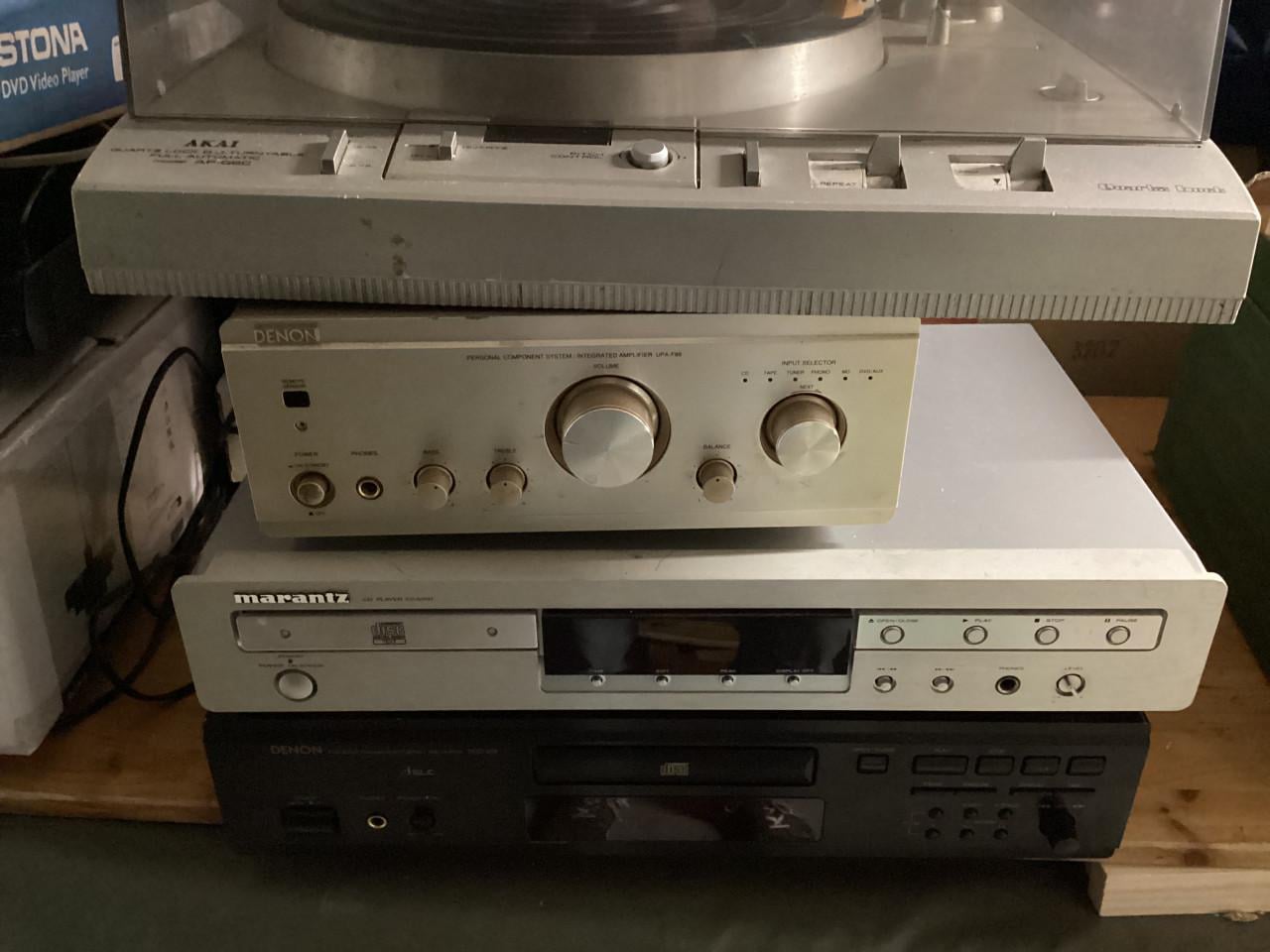 Versterker, cd spelers, pick-up