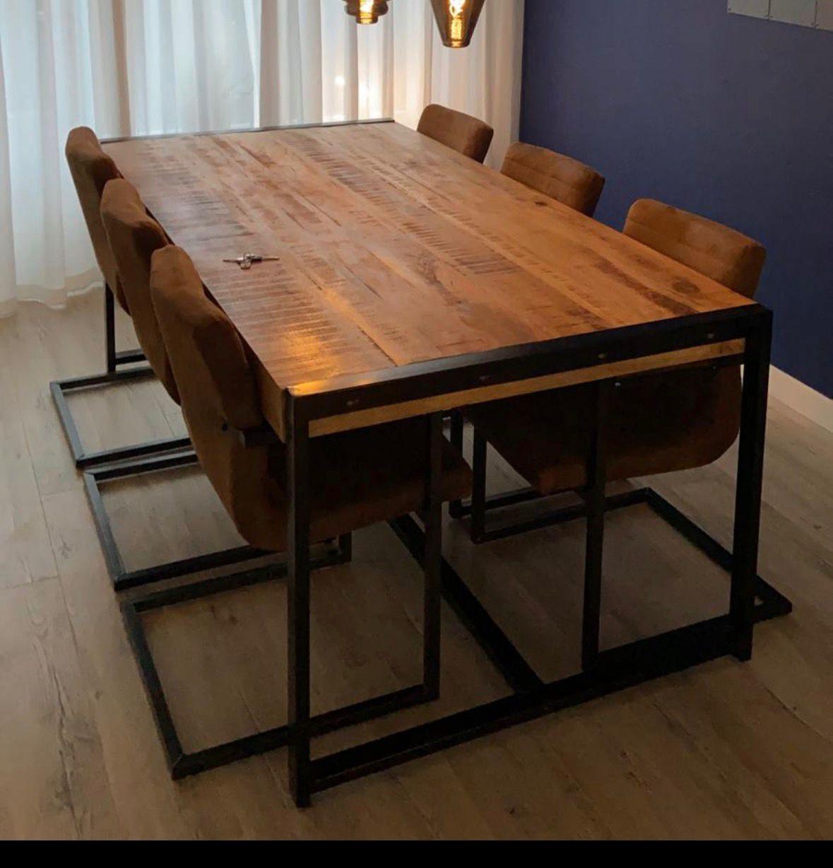 Mango houten tafel en stoelen