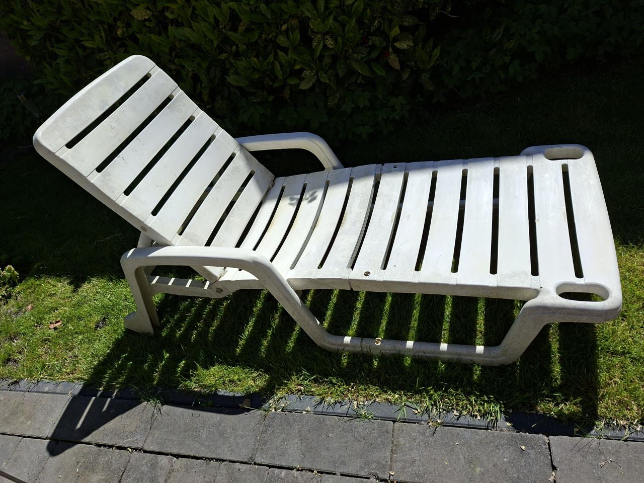 Ligbed met kussen