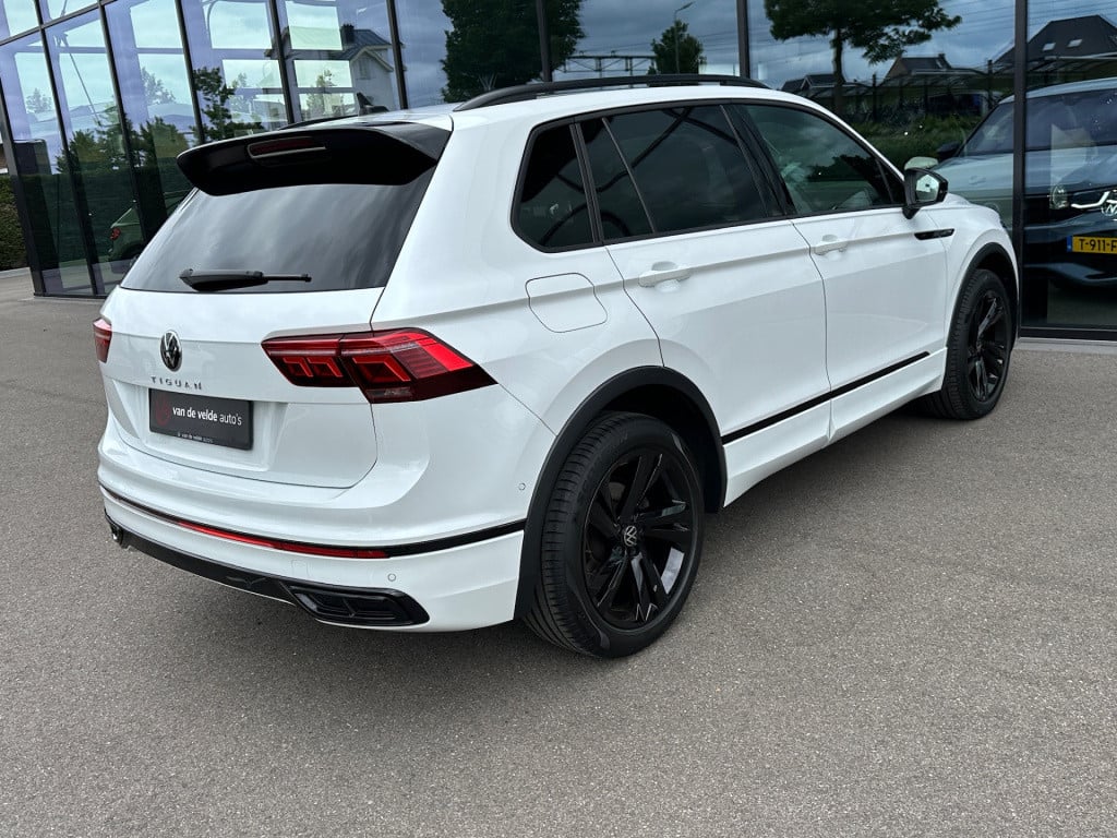 Volkswagen Tiguan 1.5 tsi 150pk dsg r-line blackstyle | panoramadak | trekh
