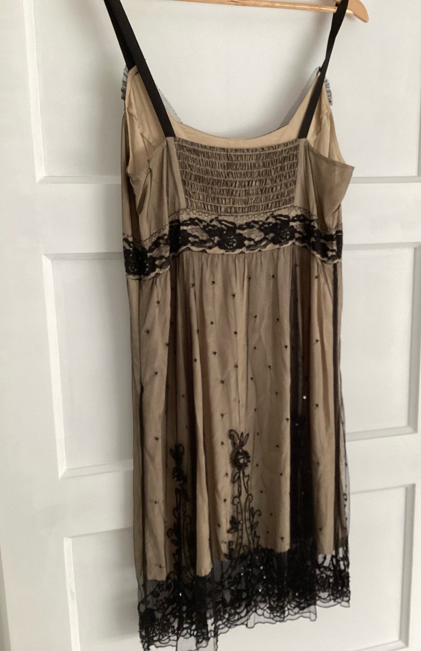 Jurkje shoeby mooi met borduursel en tule XL
