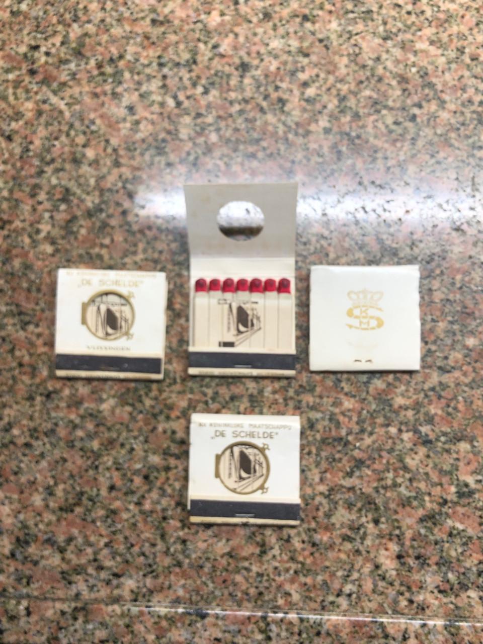 Vier vintage luciferdoosjes van N.V. Koninklijke Maatschappij "De Schelde".