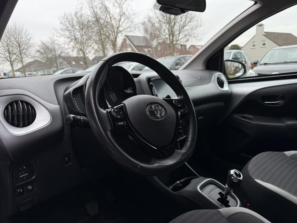 Toyota Aygo 1.0 vvt-i x-play // automaat // facelift //