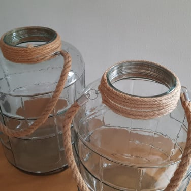 Te koop: Glaspot van zwaar glas met dik touw