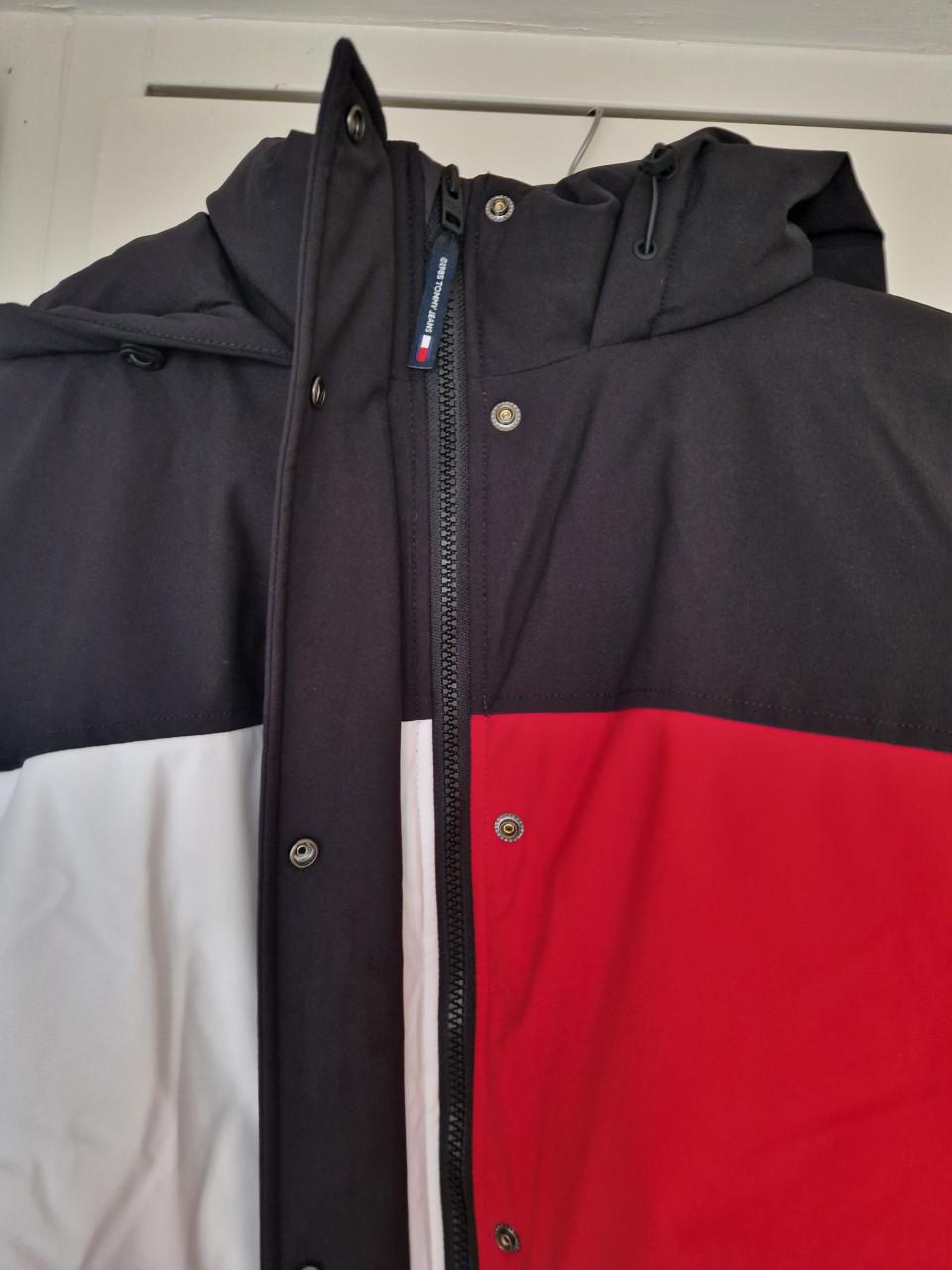 Gloednieuwe Tommy Hilfiger cropped puffer jas