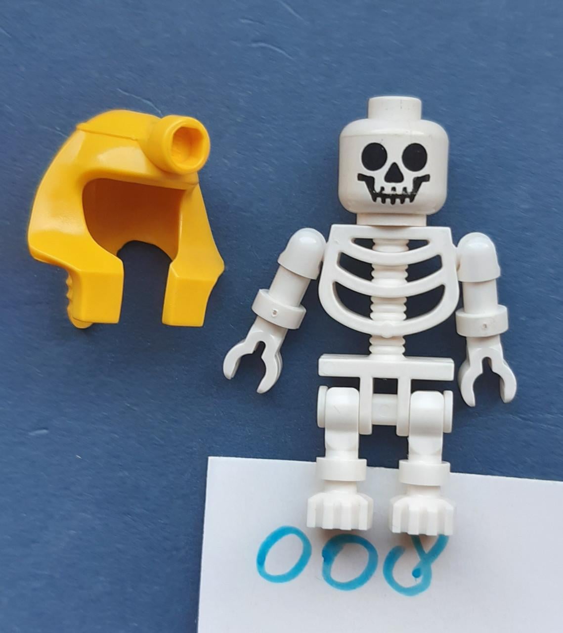 Lego minifiguur : Skeleton with Standard Skull, Yellow Mummy Headdress
