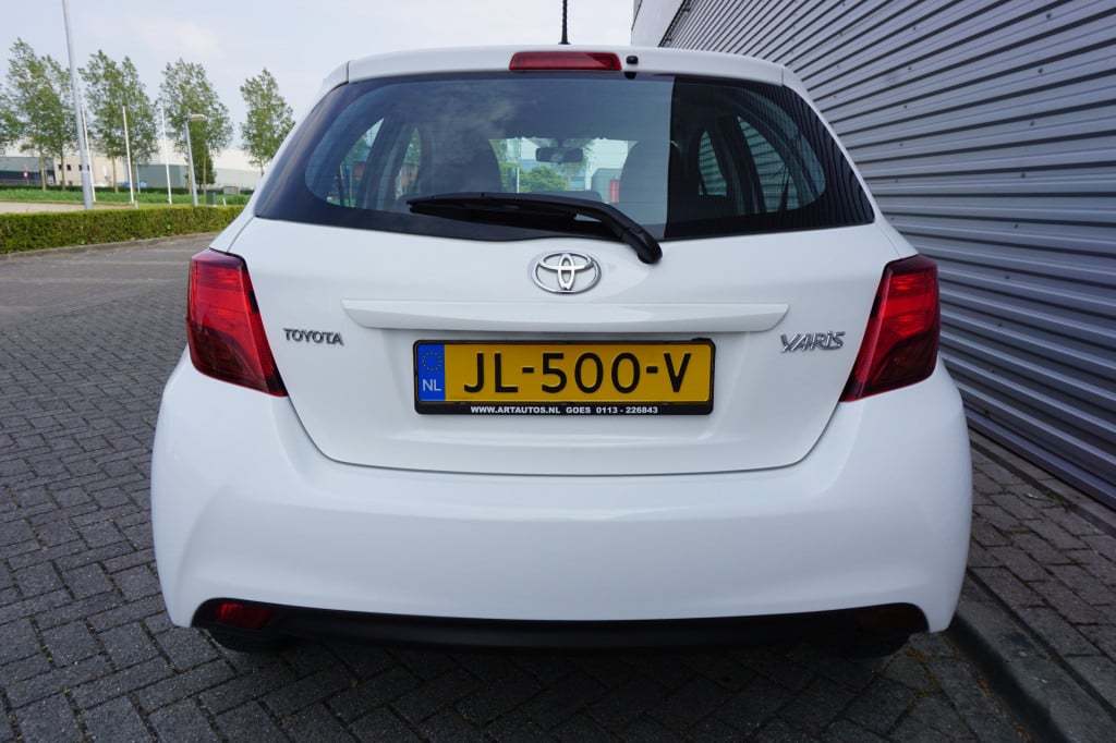 Toyota Yaris 1.3 vvt-i now airco / elektr. ramen / nap