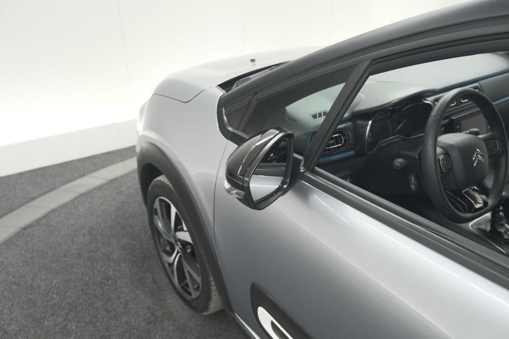 Citroen C3 puretech 110 shine | camera | navigatie | apple carplay | parkee