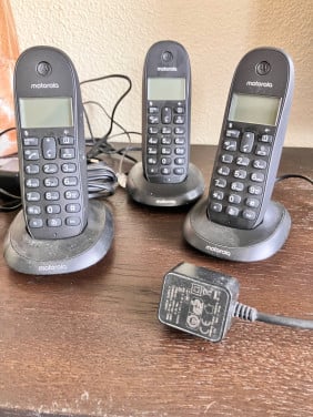 Motorola C1003LB+ draadloze telefoon met 3 handsets en basisstation